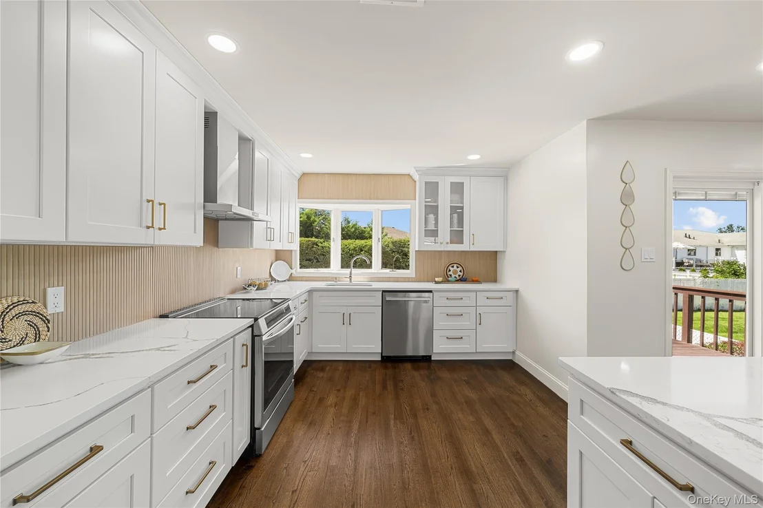 Photo of 3260 Shore Road