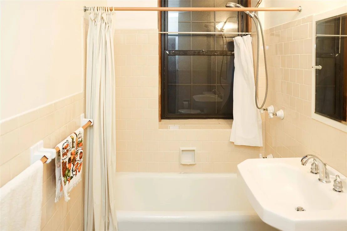 Photo of Unit 1A at 808 Bronx River Road