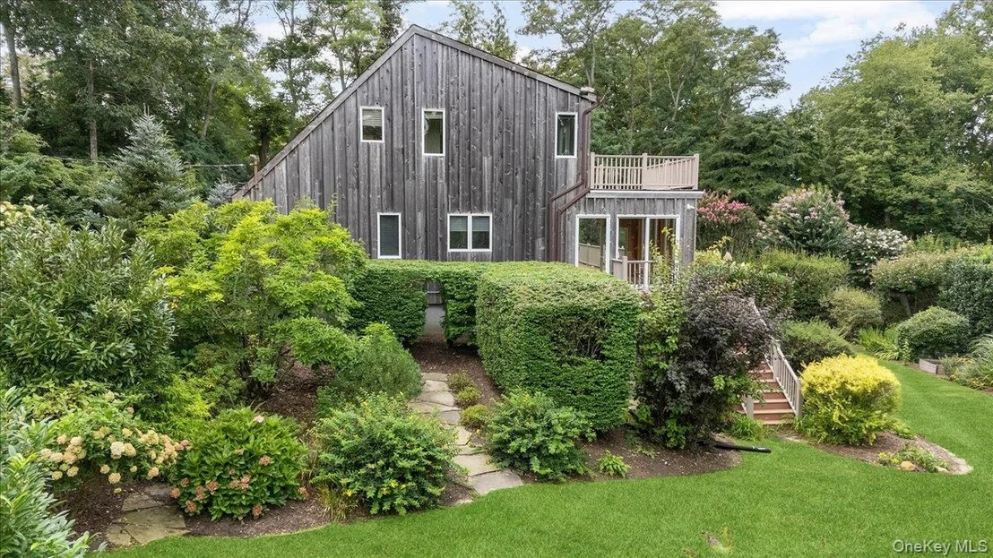 Photo of 2785 Noyack Road