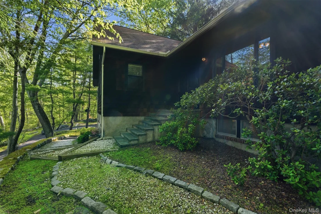 Photo of 8 Upper Shad Road