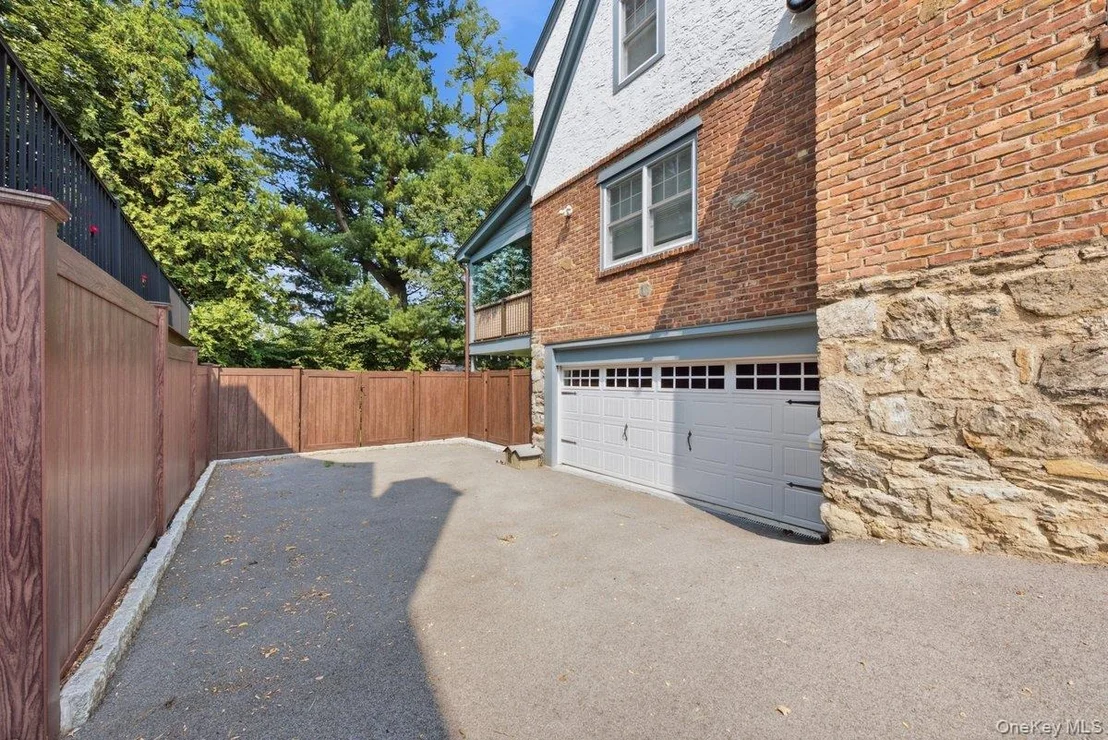 Photo of 277 Devoe Avenue