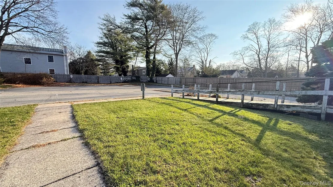 Photo of 982 Roanoke Avenue