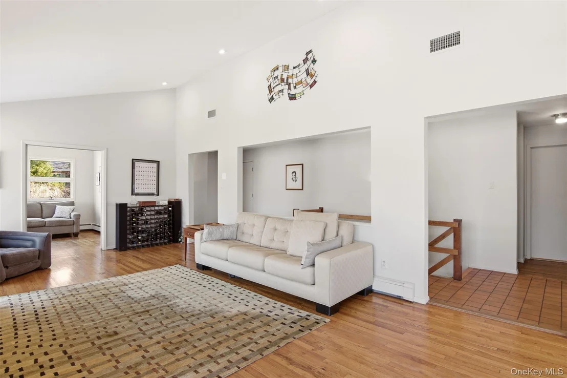Photo of 6 Laurel Way