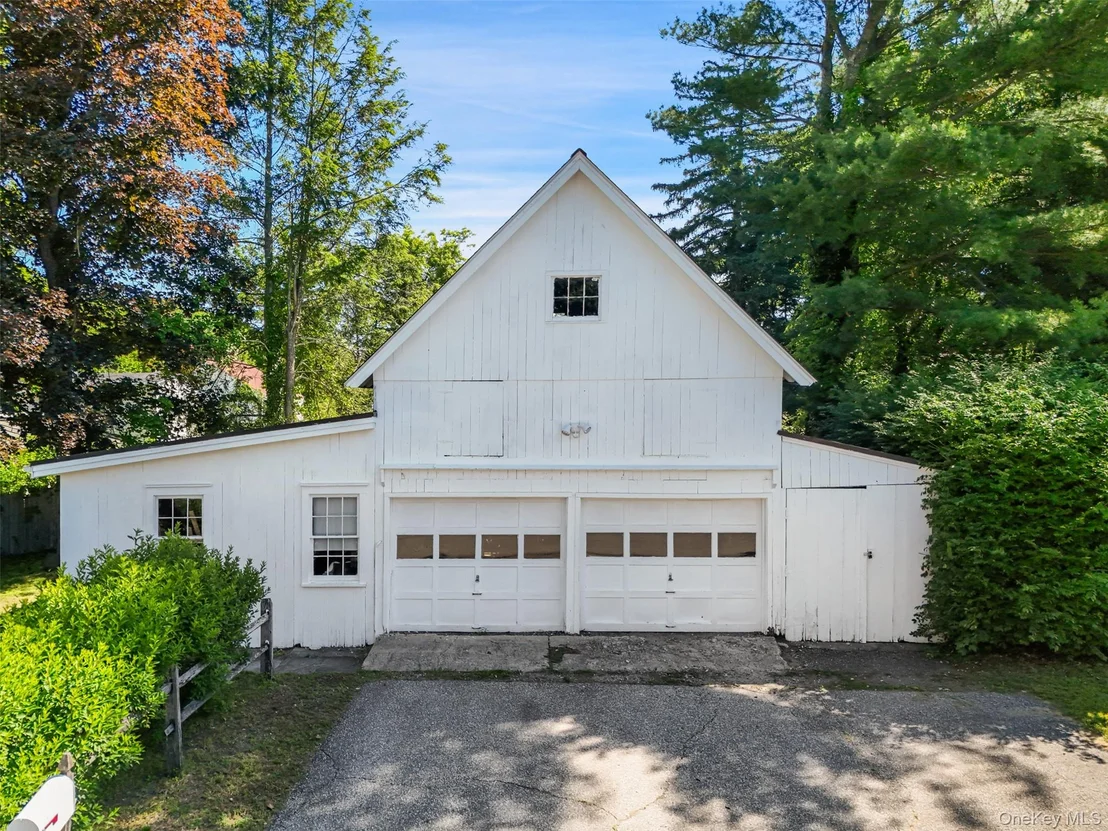 Photo of 453 Old Post Road