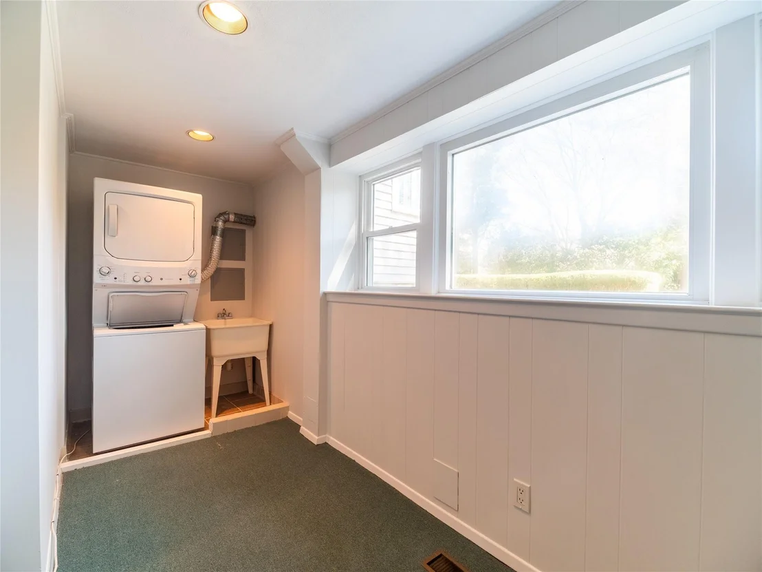 Photo of 9 Mohegan Lane