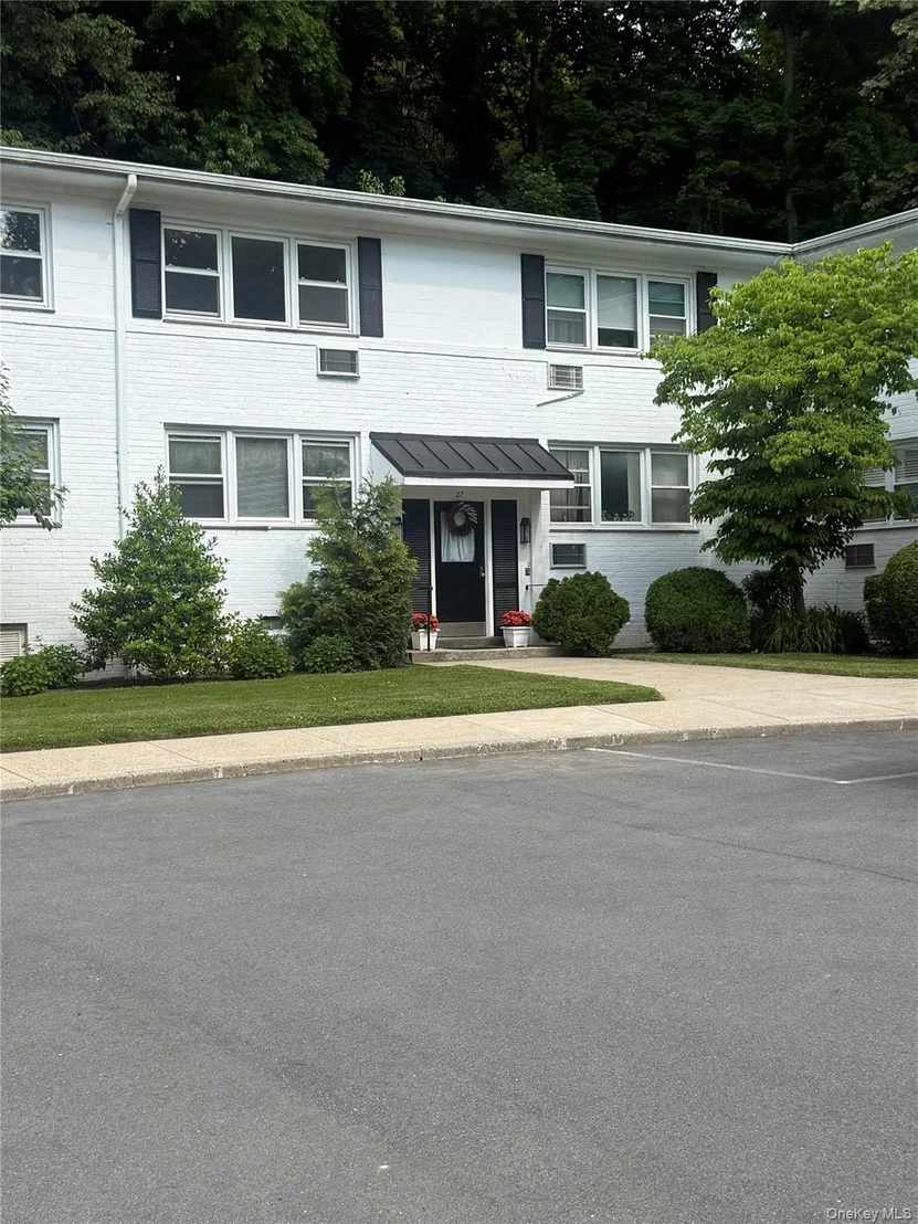Photo of Unit D at 27 Avon Circle