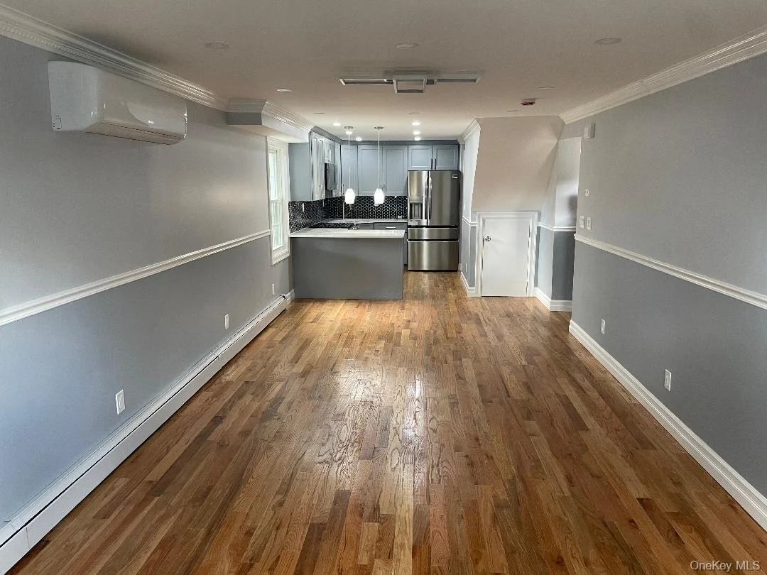 Photo of 839 Clarence Avenue