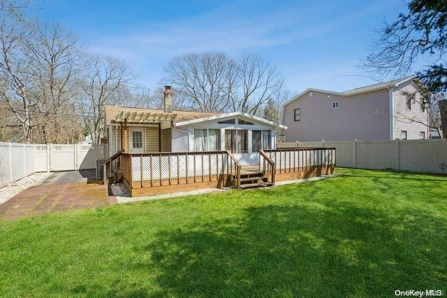 Photo of 242 Monroe Drive