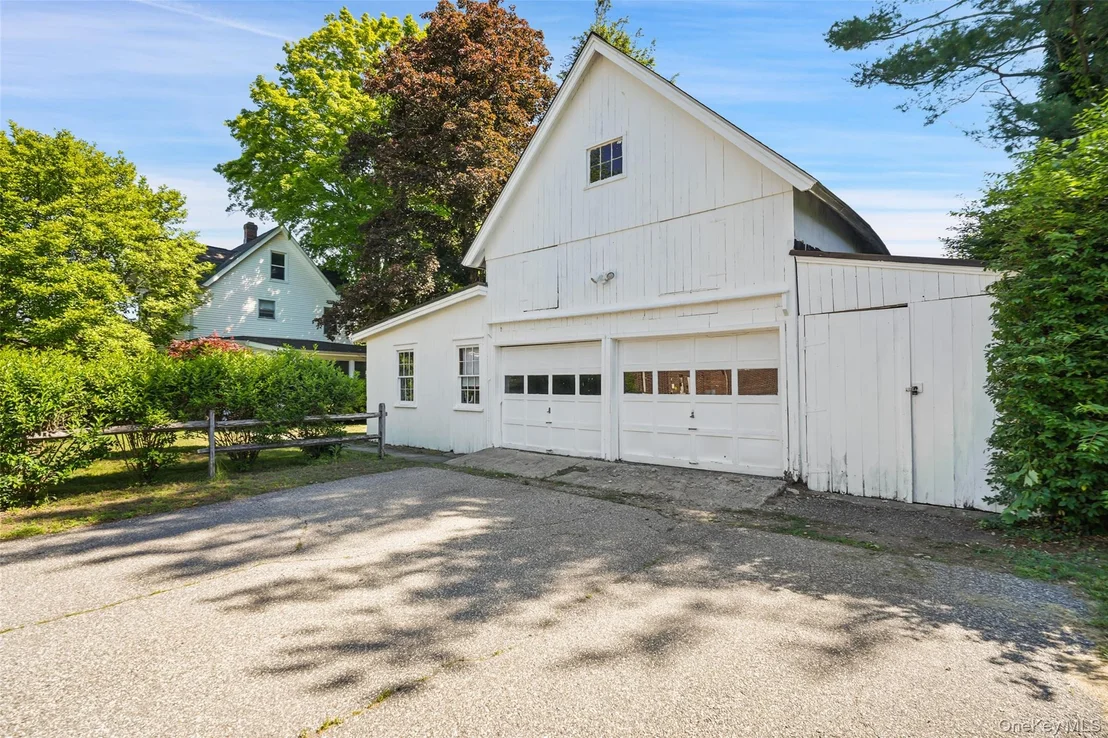 Photo of 453 Old Post Road