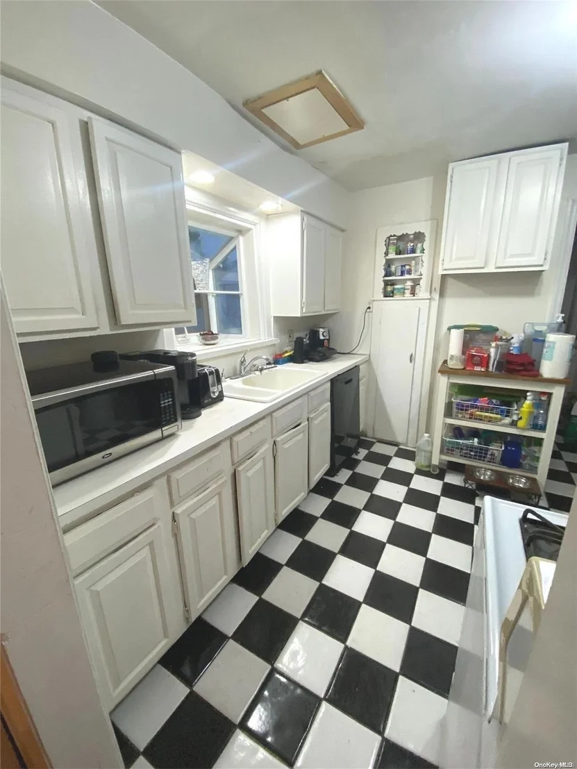 Photo of 160 Sweezy Avenue