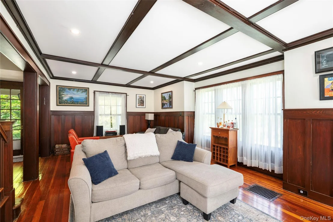 Photo of 21 Barnard Avenue