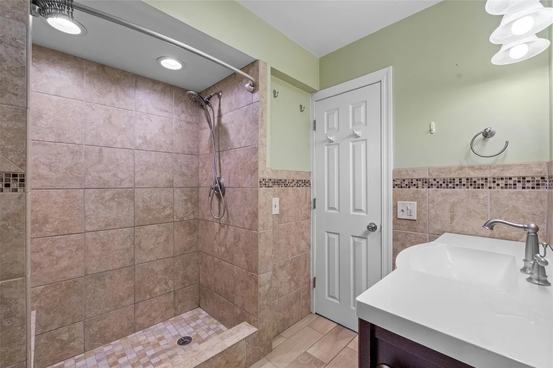 Photo of 440 Sprout Brook Road