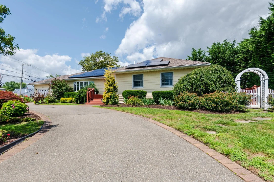 Photo of 3275 Bay Front Drive