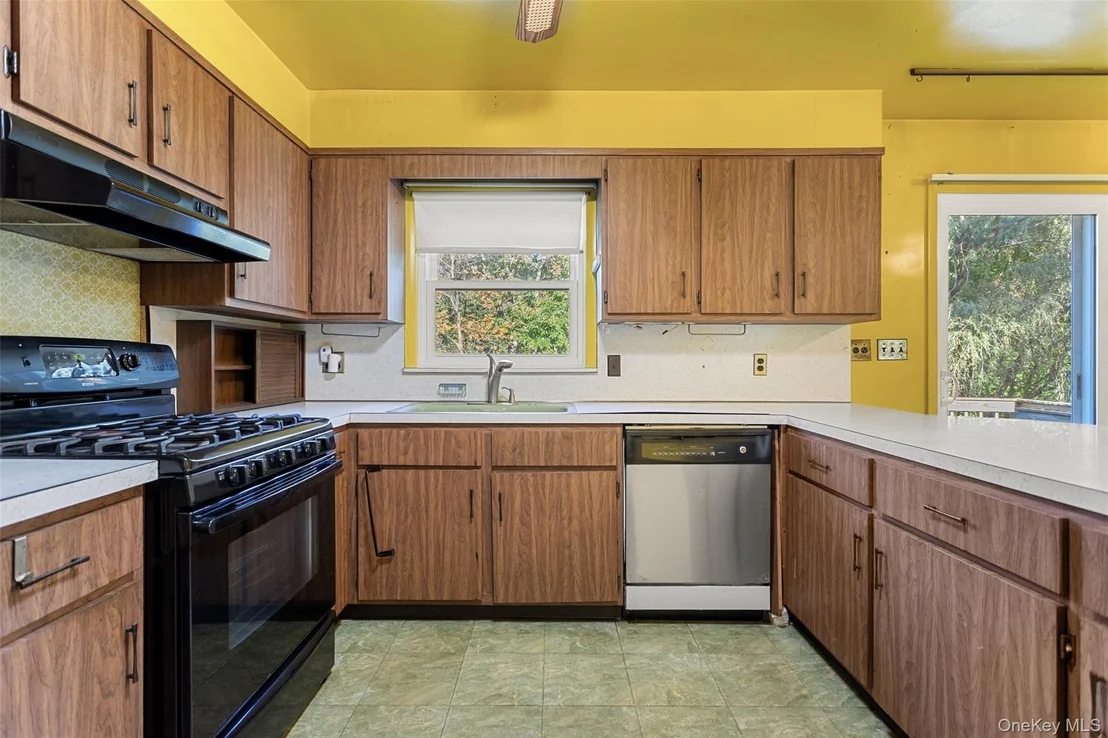 Photo of 180 Bradford Avenue