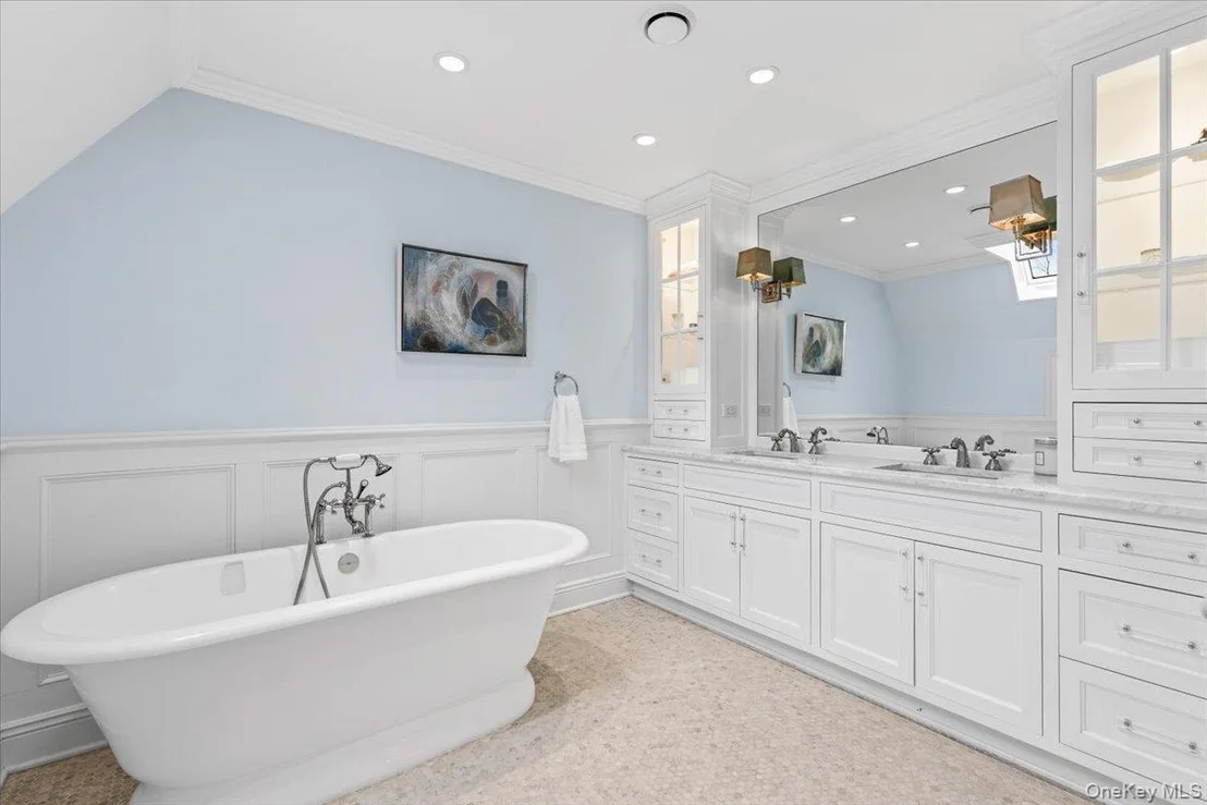 Photo of 2 Cowles Avenue