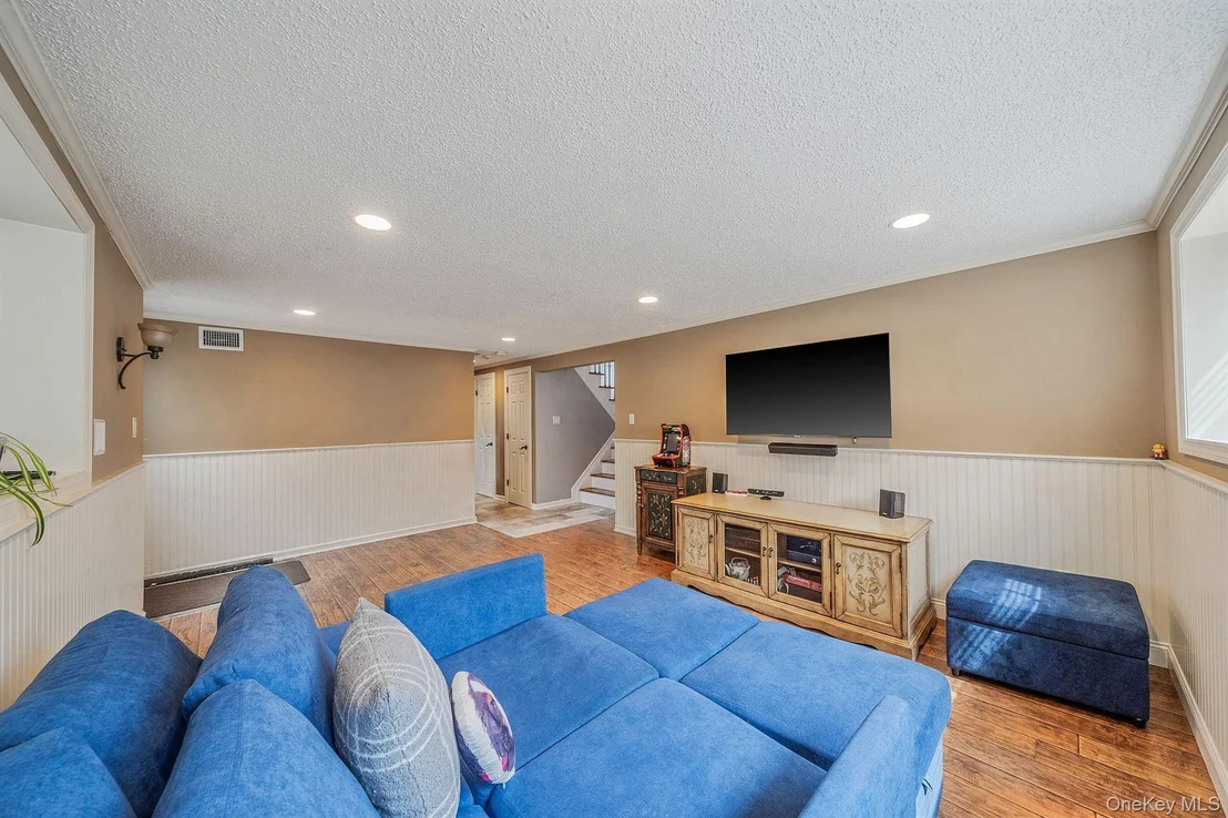 Photo of 6 Warbler Lane