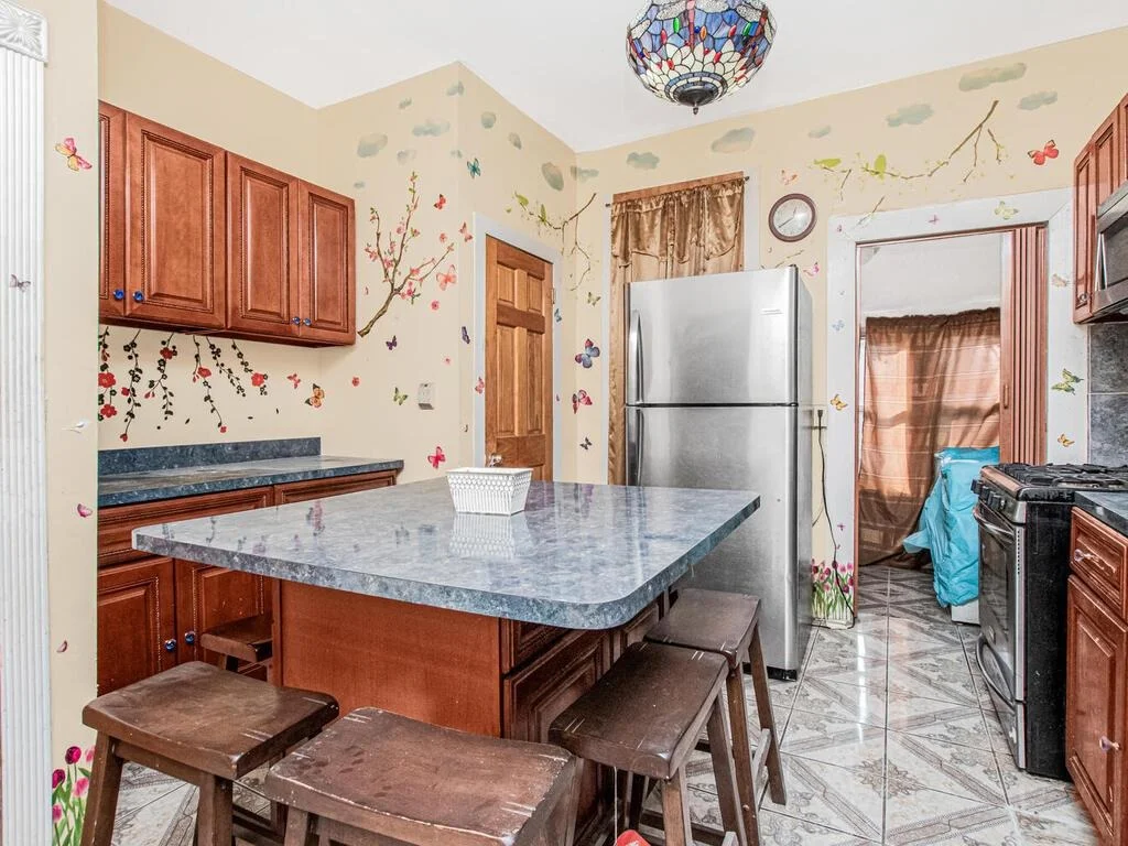 Photo of 4449 Park Avenue