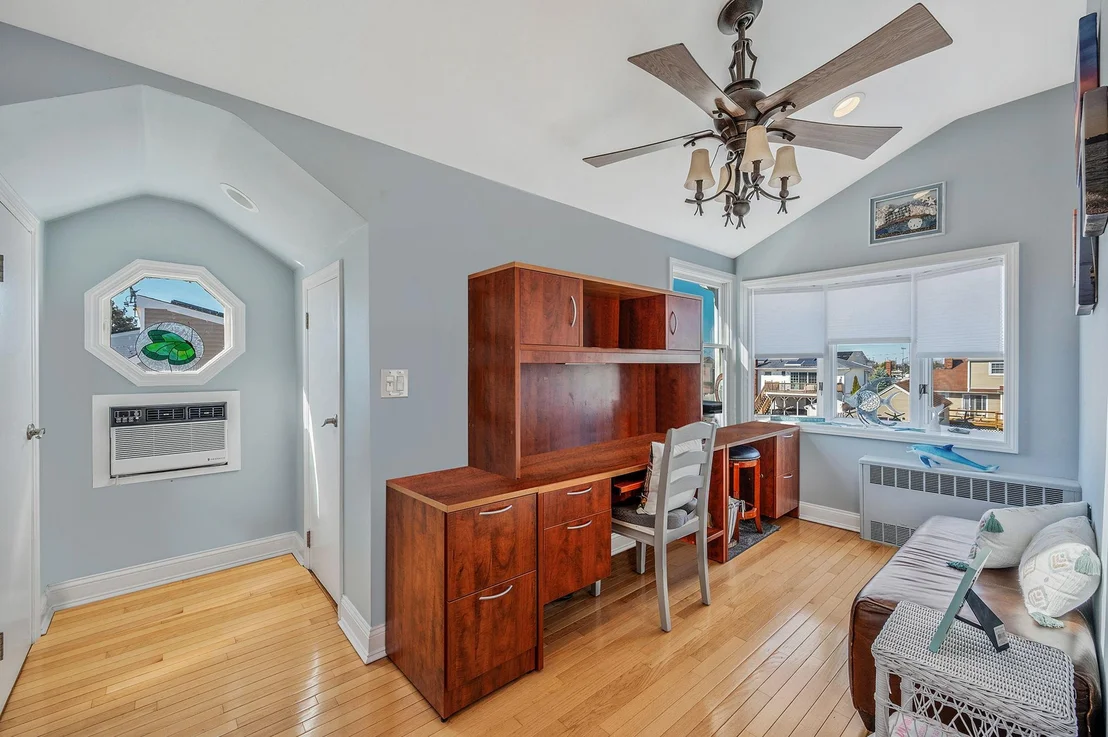 Photo of 320 East Drive