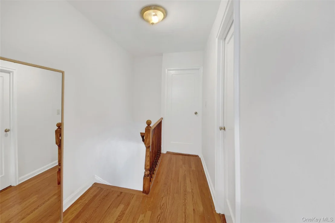 Photo of 1808 Hering Avenue