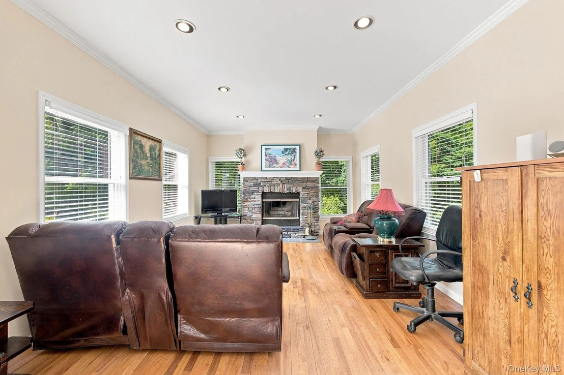 Photo of 480 Haviland Drive