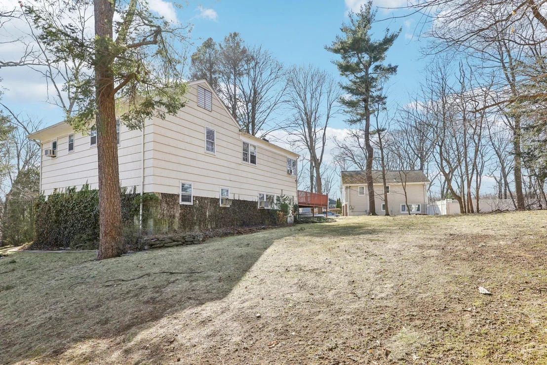 Photo of 37 Mohegan Lane