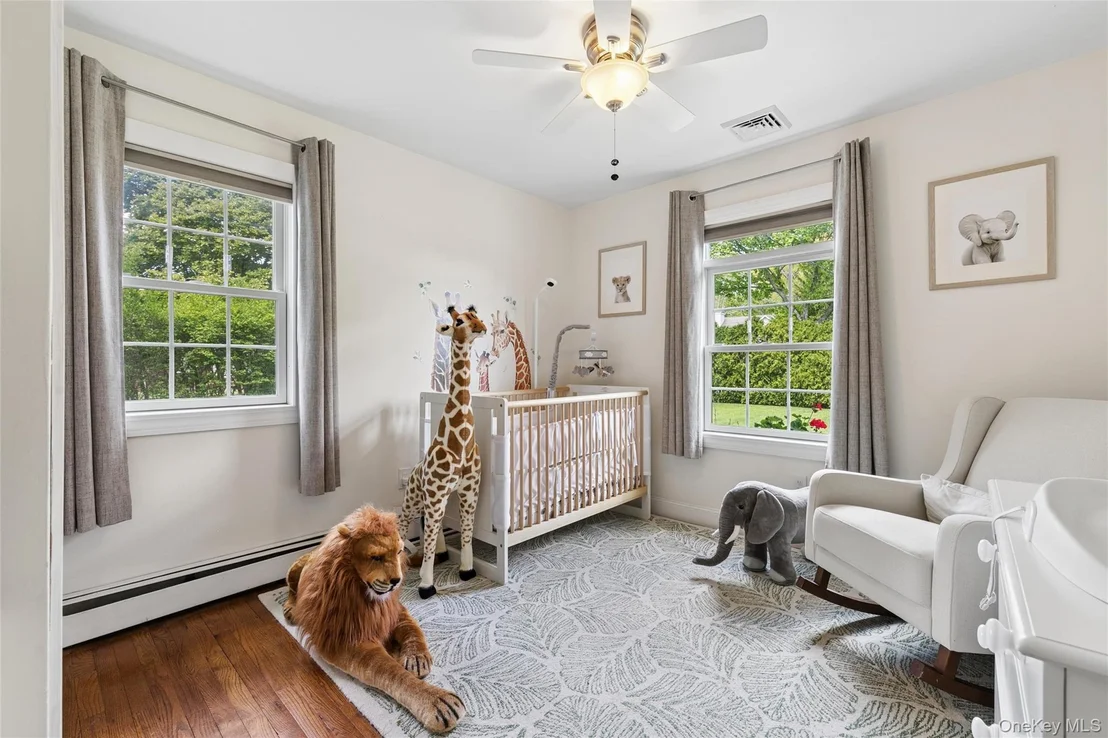 Photo of 1039 Middle Road