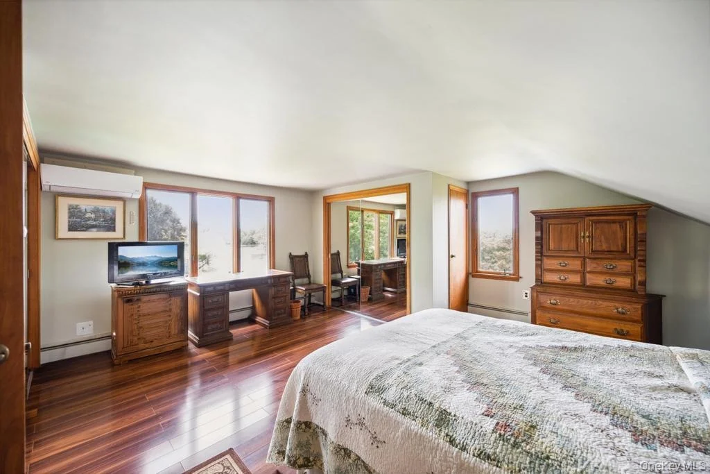 Photo of 9 Lakeland Avenue