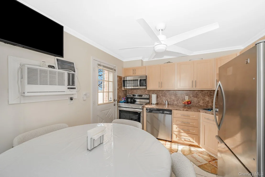 Photo of 385 Irving Street