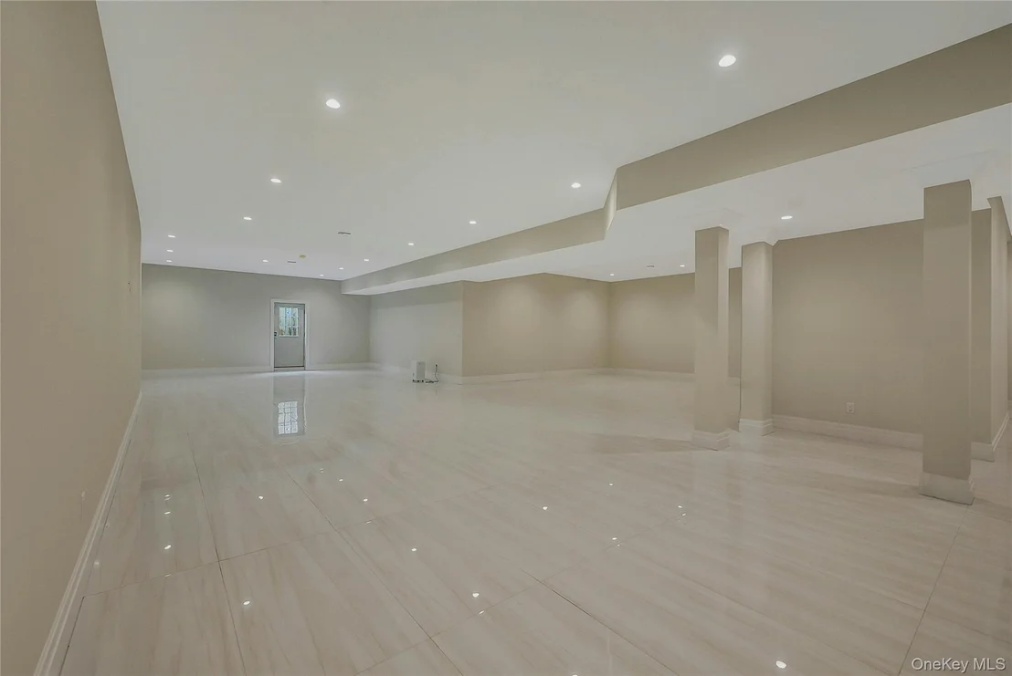Photo of 107 Cedar Swamp Road