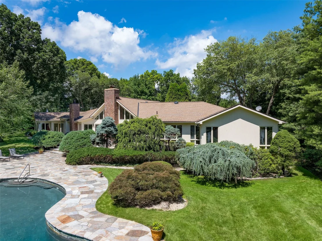 Photo of 10 Old Woods Drive