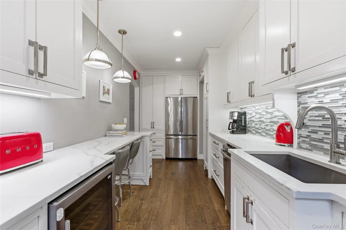Photo of Unit 2A at 25 Parkview Avenue