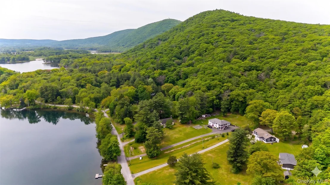 Photo of 553 Lake Road