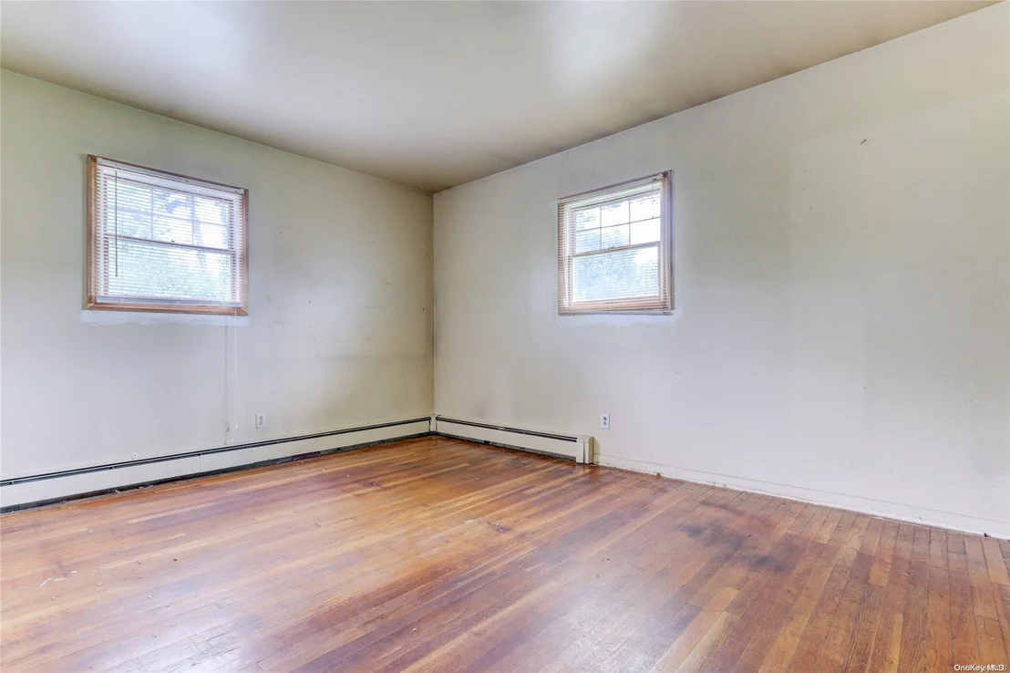 Photo of 83 Erlanger Boulevard
