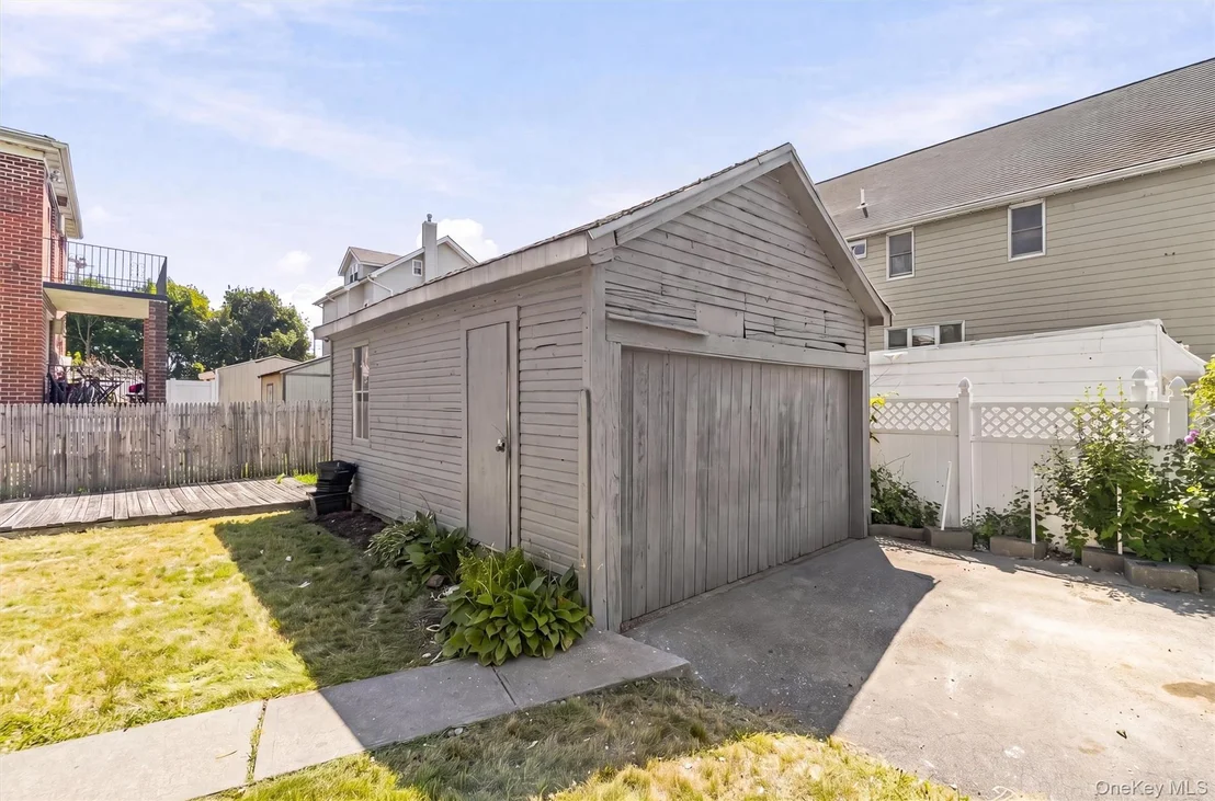 Photo of 2950 Randall Avenue
