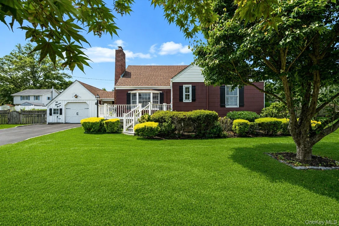 Photo of 112 Lawrence Avenue