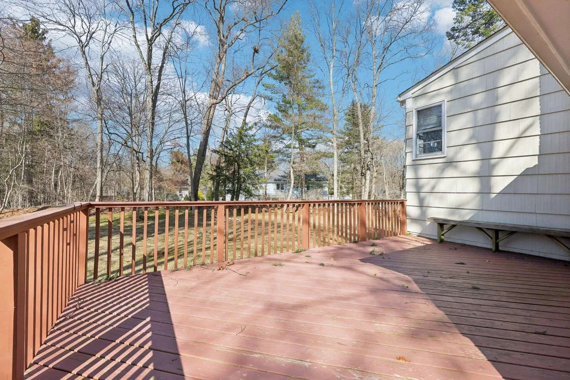Photo of 37 Mohegan Lane