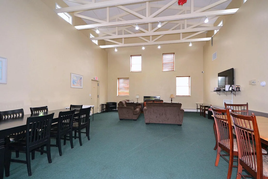 Photo of Unit 39B at 2449 Union Boulevard