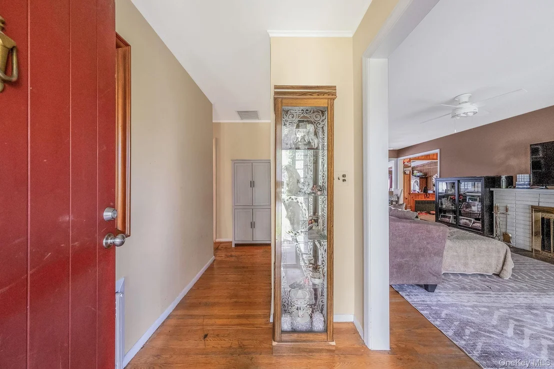 Photo of 891 Pondview Road