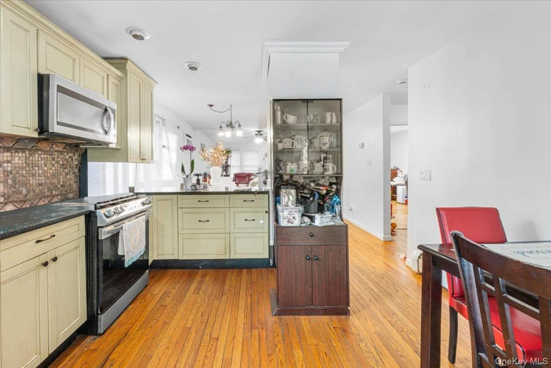 Photo of 25 3rd Avenue