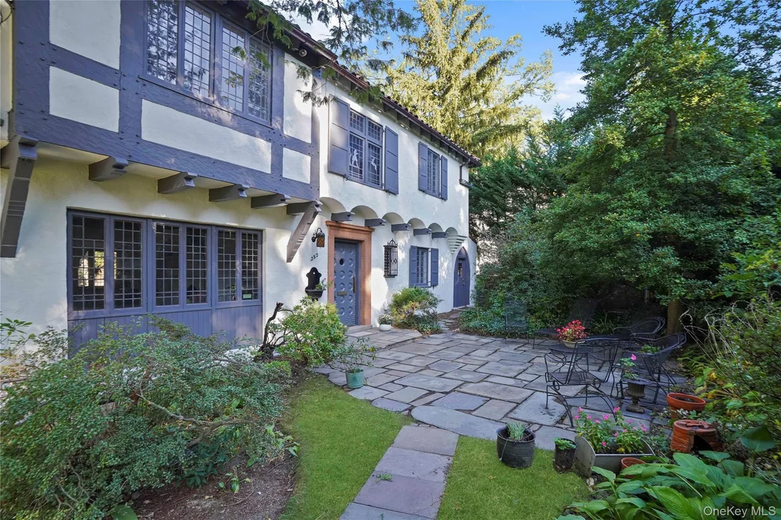 Photo of 253 Cliff Avenue