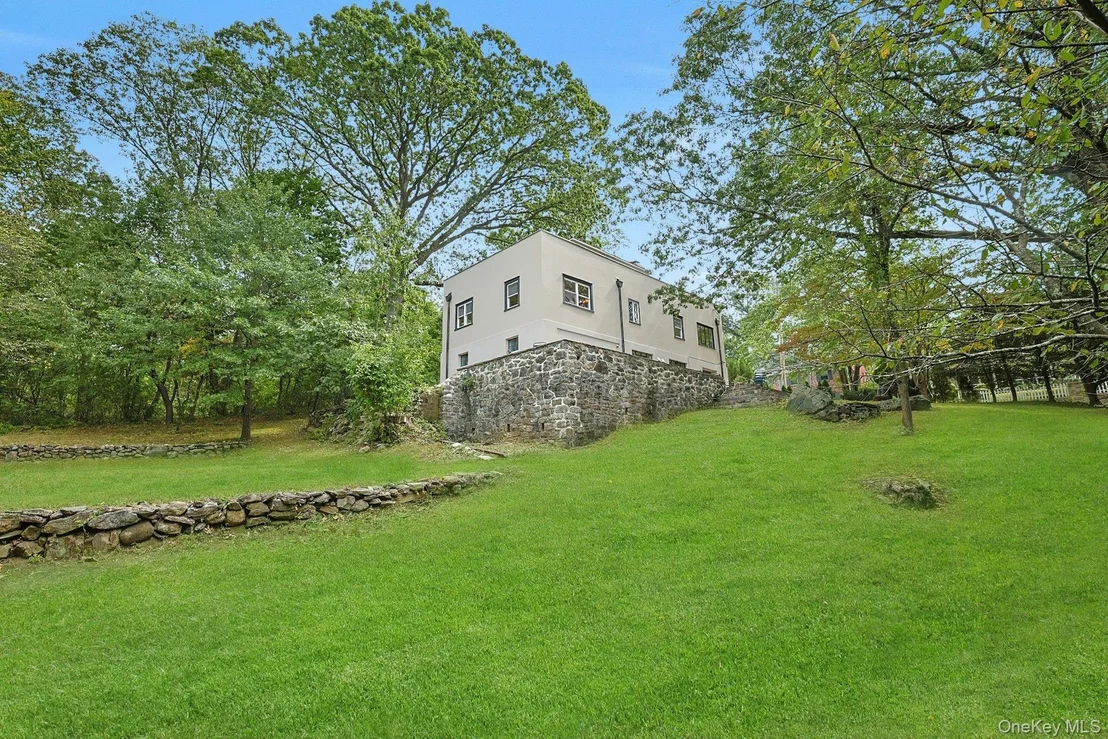 Photo of 75 Lakeside Drive