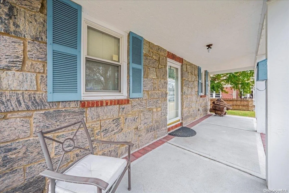 Photo of 589 Pinebrook Avenue