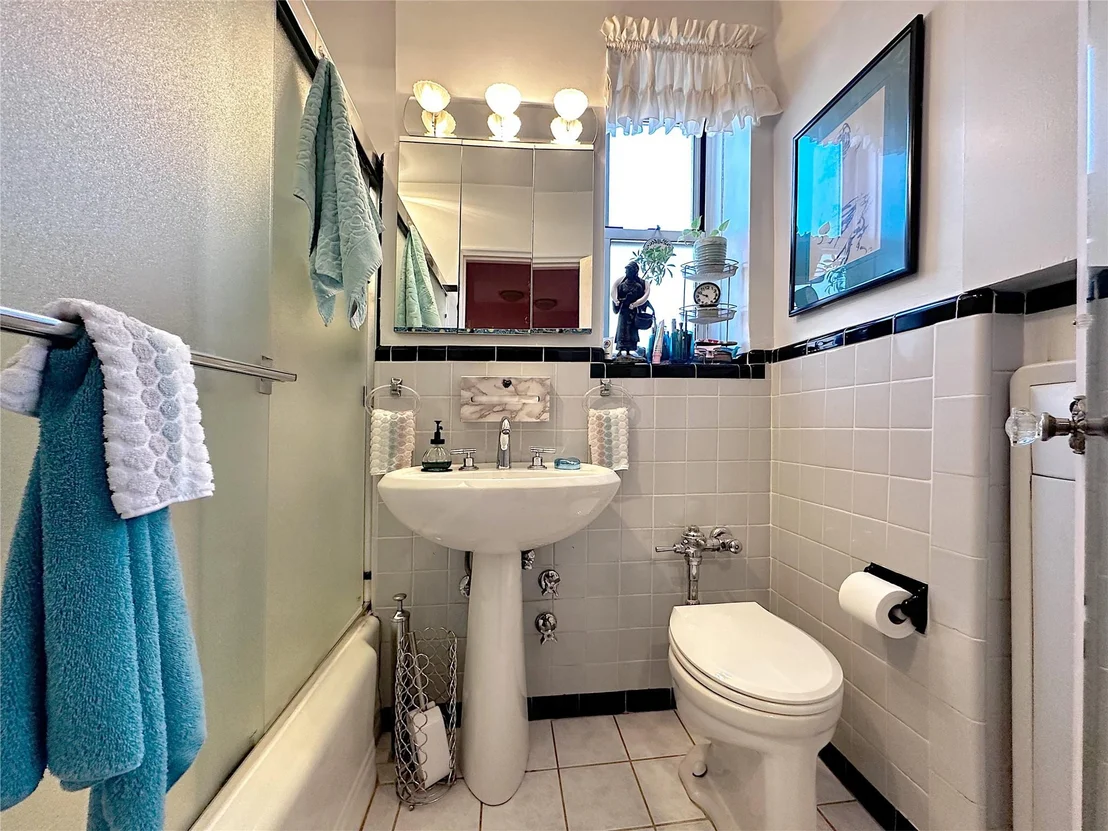 Photo of Unit 3F at 247 Parkview Avenue