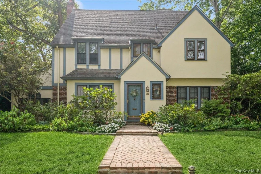 Photo of 187 Moore Avenue