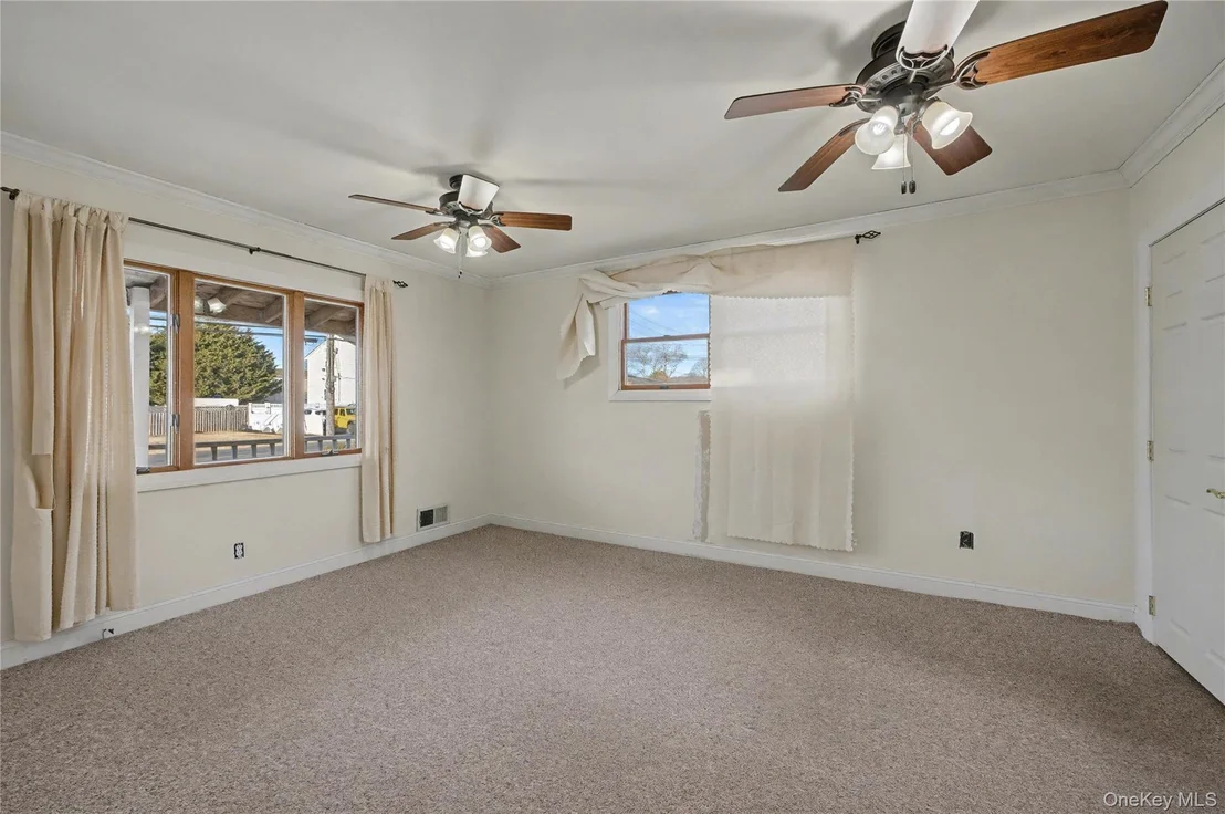 Photo of 158 Moffitt Boulevard