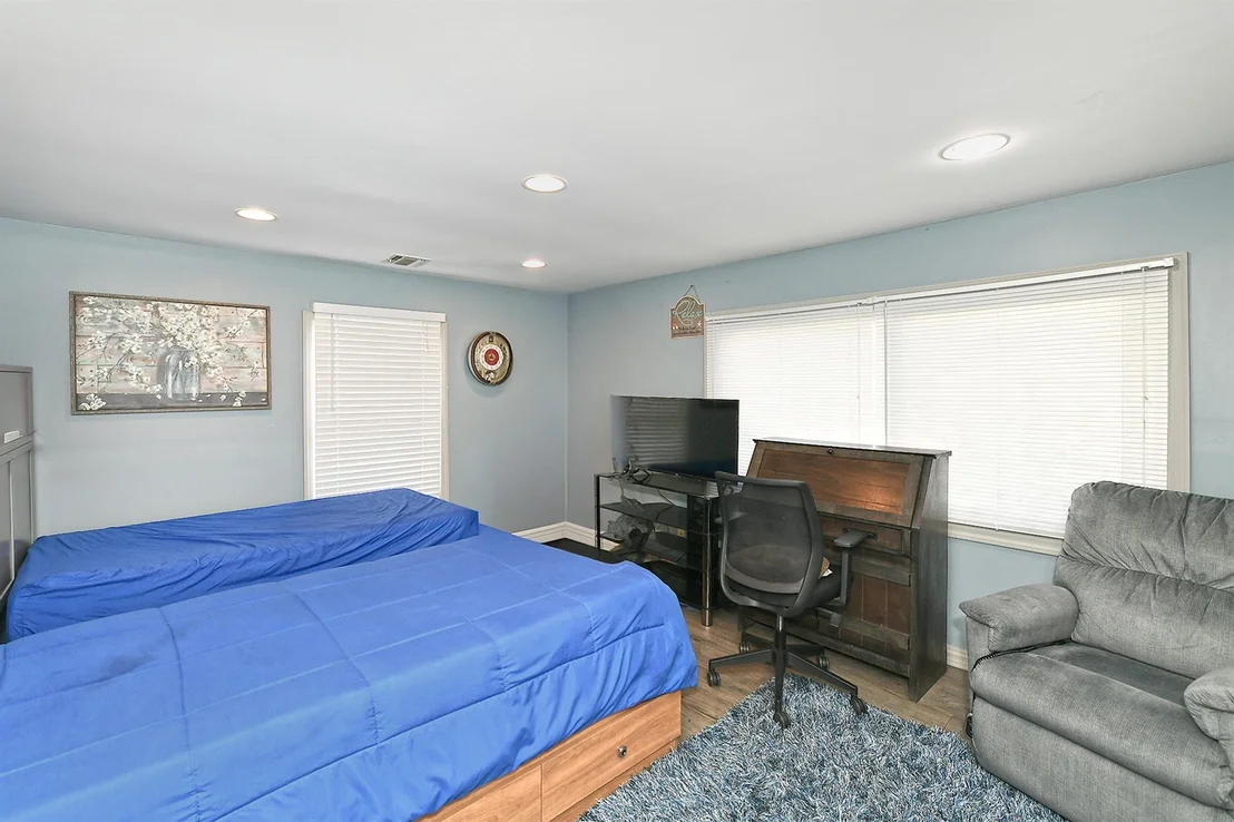 Photo of 7 Redpine Drive