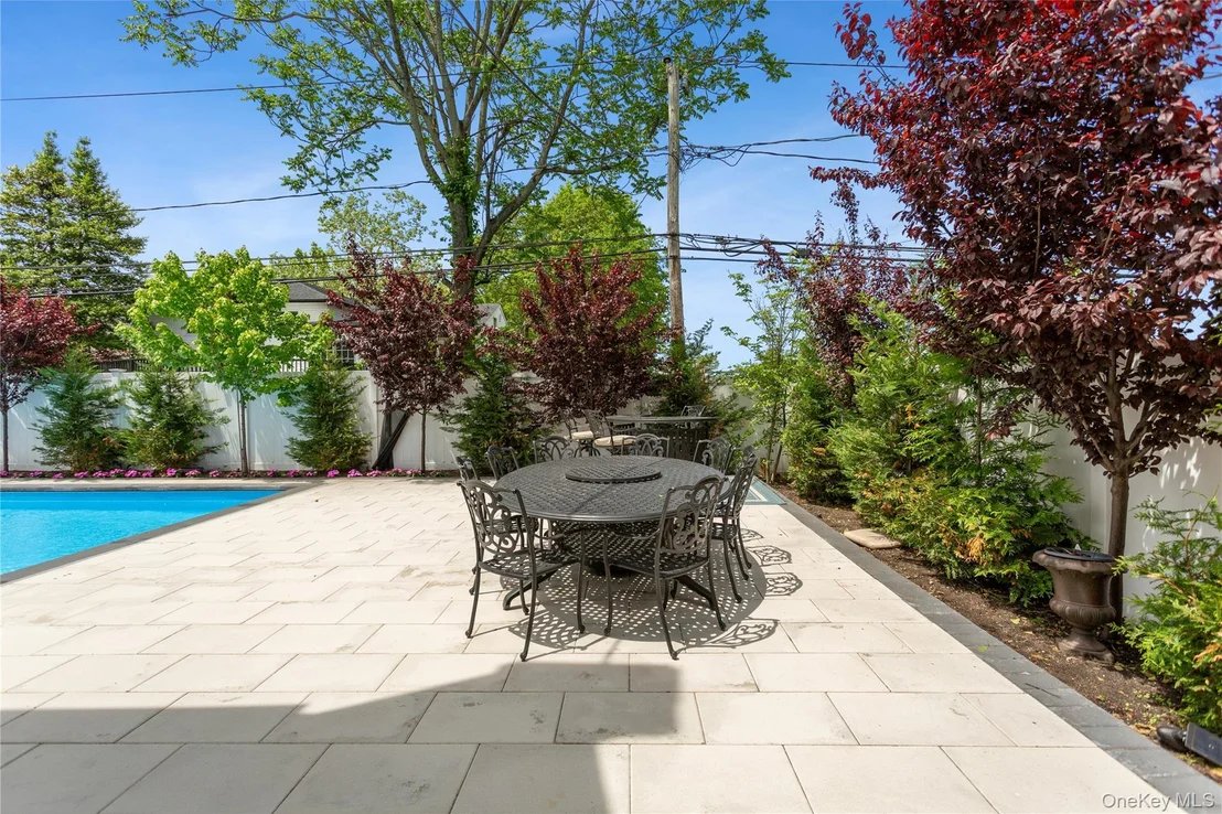 Photo of 821 Longview Avenue