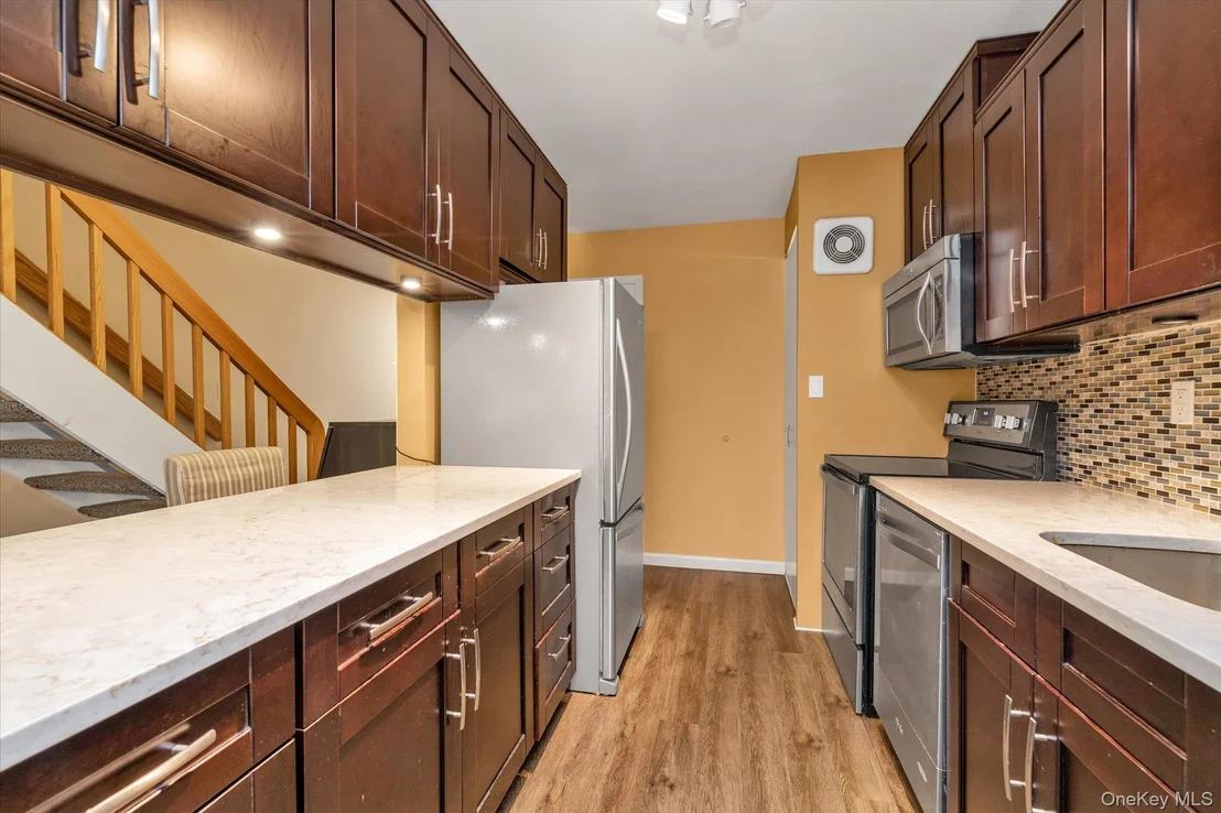 Photo of Unit 303 at 2355 Pershing Boulevard