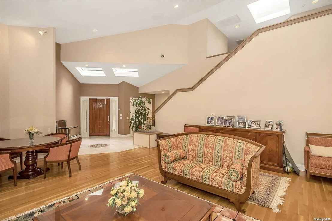 Photo of 35 Center Drive