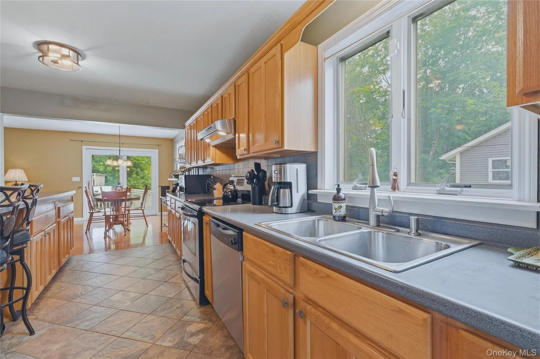 Photo of 302 Lakeside Road